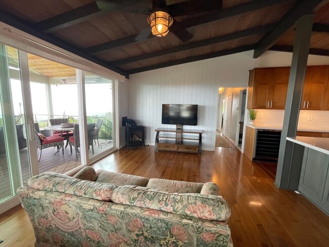 Building Photo - Kula Renovated Three Bedroom/Two Bathroom