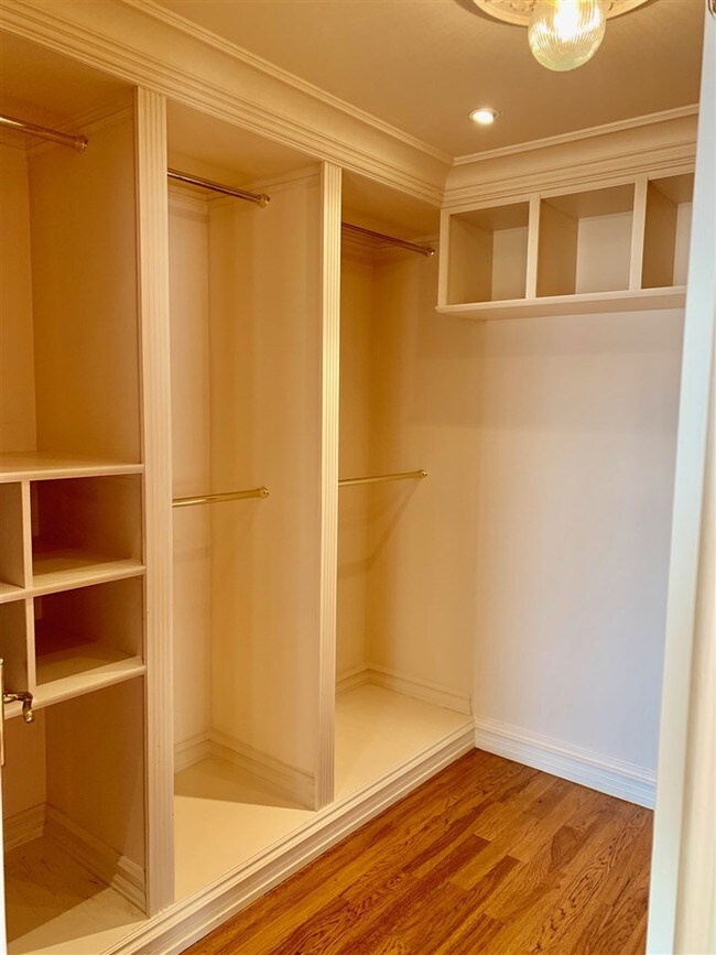 Building Photo - 54 Bergen Ridge Rd