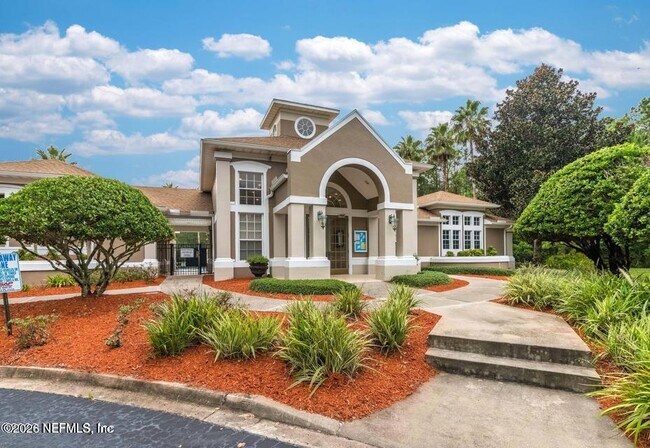 Building Photo - 10550 Baymeadows Rd