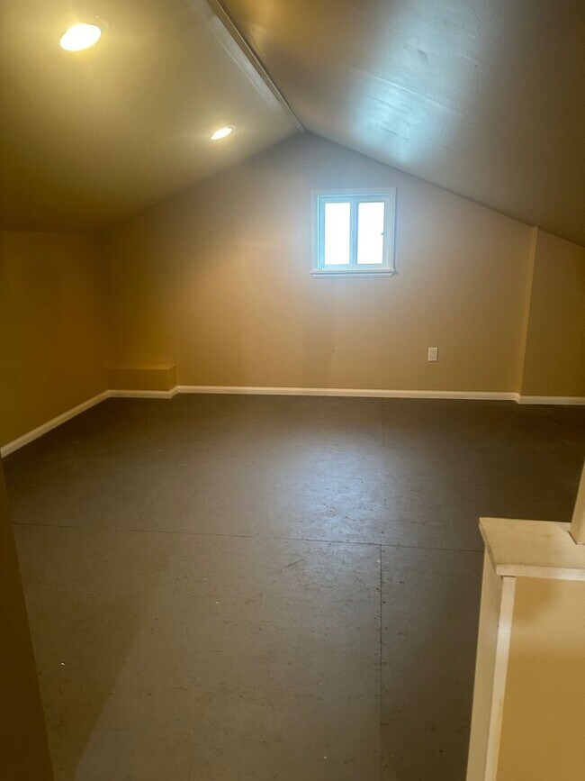 Building Photo - Stunning 4+2 Pool Home Home In Westlake Hi...