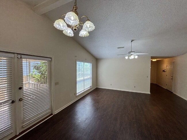 Building Photo - 113 Woodleigh Rd