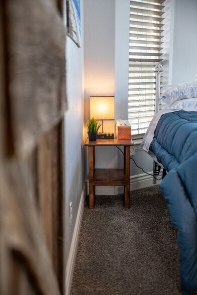 Building Photo - 671 E Center St