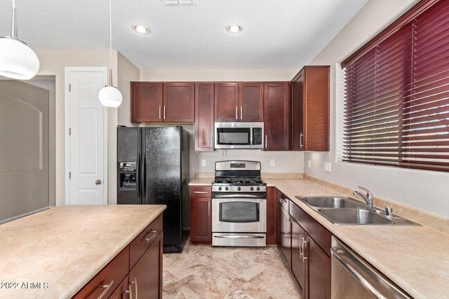 Building Photo - 15465 W Glenrosa Ave