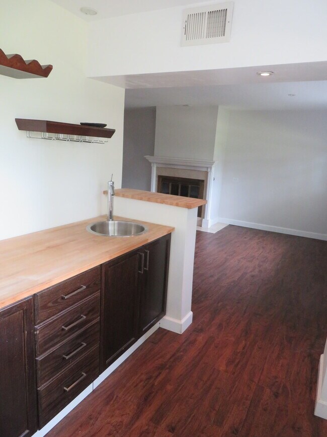 Building Photo - 932 Brantwood Ave