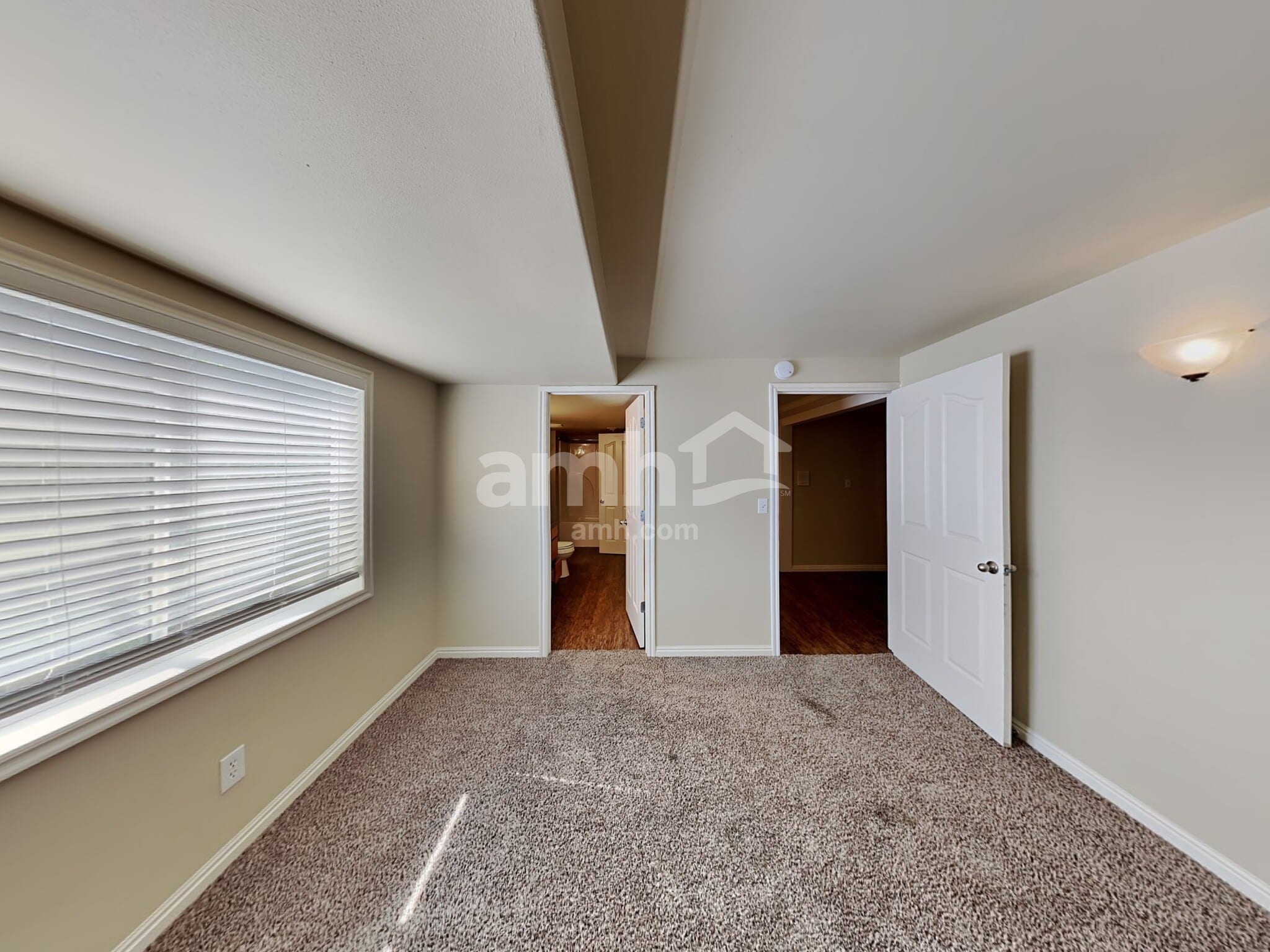 Building Photo - 4452 Heritage Dr