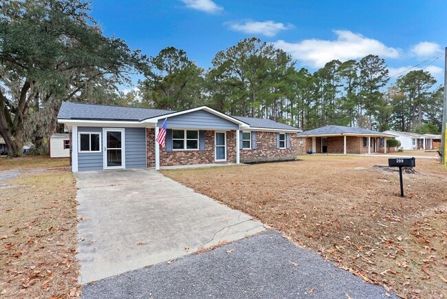 Building Photo - 3 bedroom 1.5 bath home