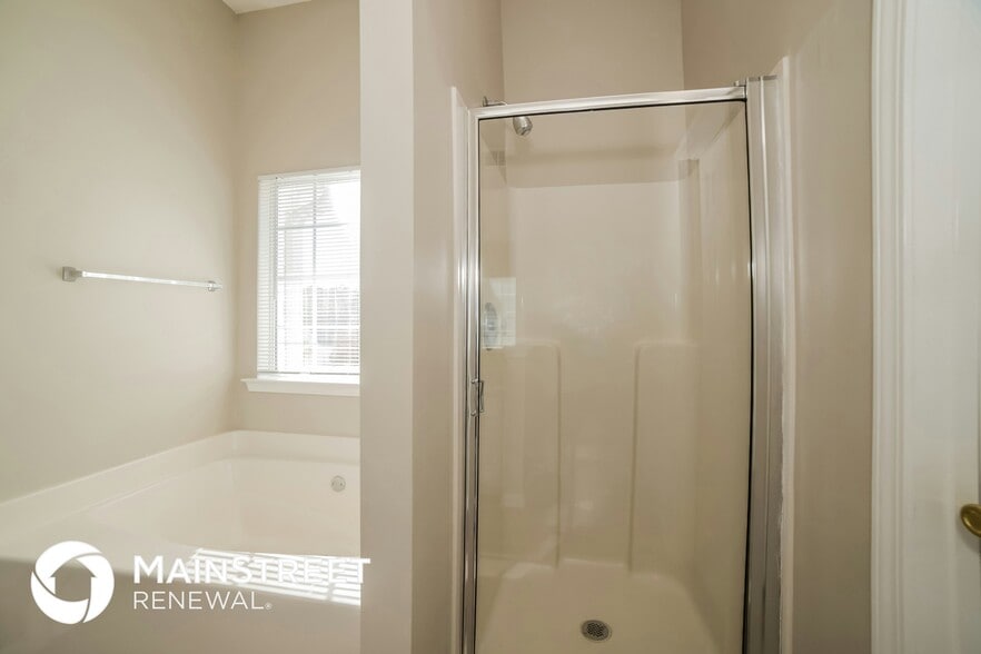 Building Photo - 5730 Village Loop