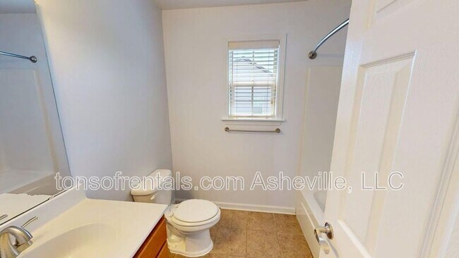 Building Photo - 33 Mallard Run Dr