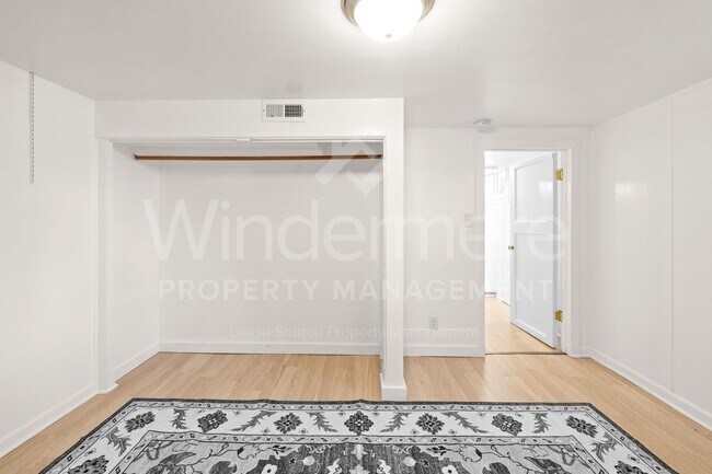 Building Photo - Welcome to this charming 1-bedroom, 1-bathroom home located in the vibrant city of Spokane, WA.