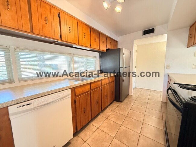 Building Photo - Eastside Three Bedroom Home