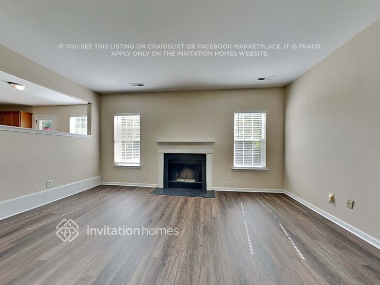 Building Photo - 8422 Oak Dr