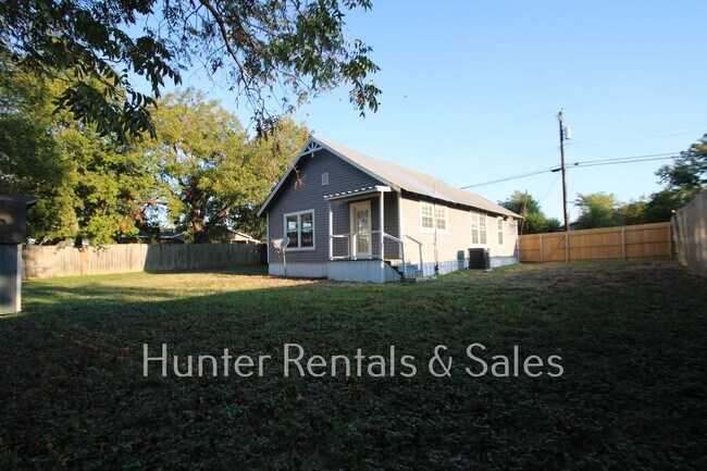 Building Photo - Charming Nolanville Cottage