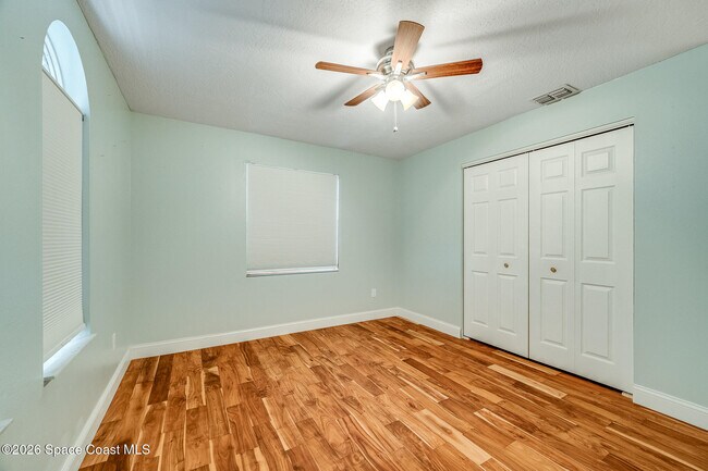 Building Photo - 212 3rd Ave