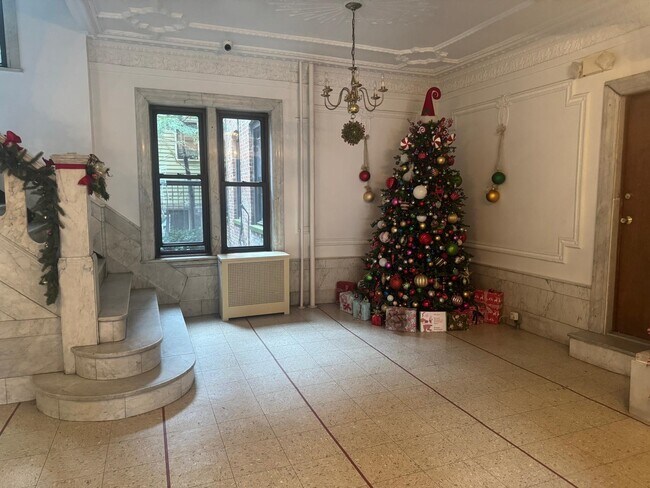 Building Photo - 35-39-39 Fulton St