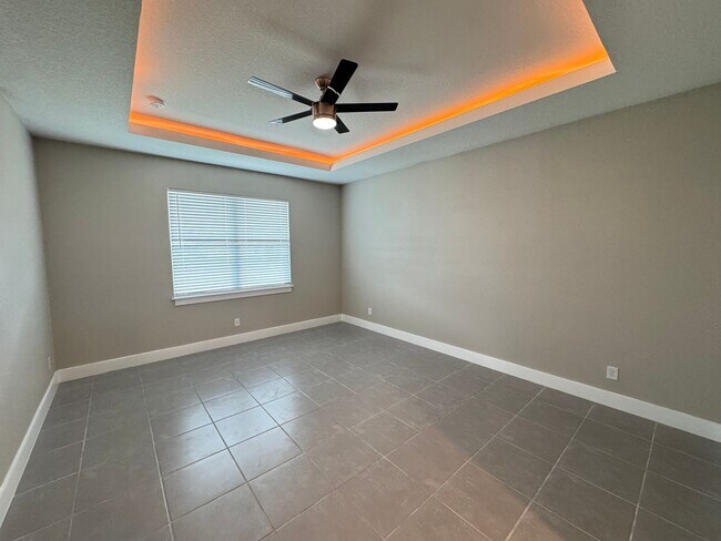 Building Photo - Spacious 4-Bedroom Home in Poinciana – Internet Included & No HOA Approval Required