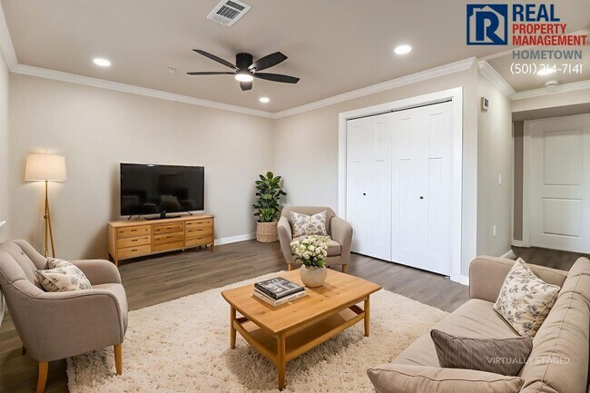 Building Photo - 1812 Sanford Dr