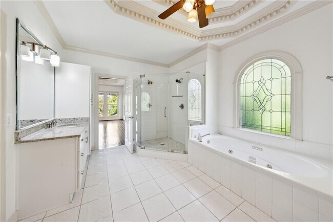 Building Photo - 675 Falls Lake Dr