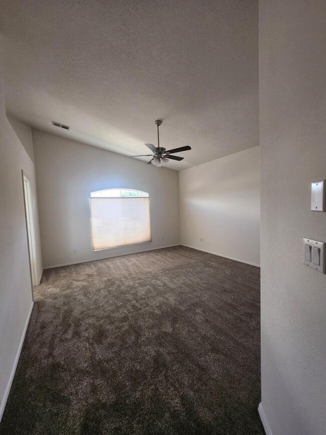Building Photo - 1604 Gale Ct NW