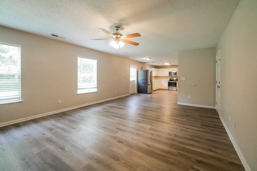 Building Photo - 1027 Sycamore Ln