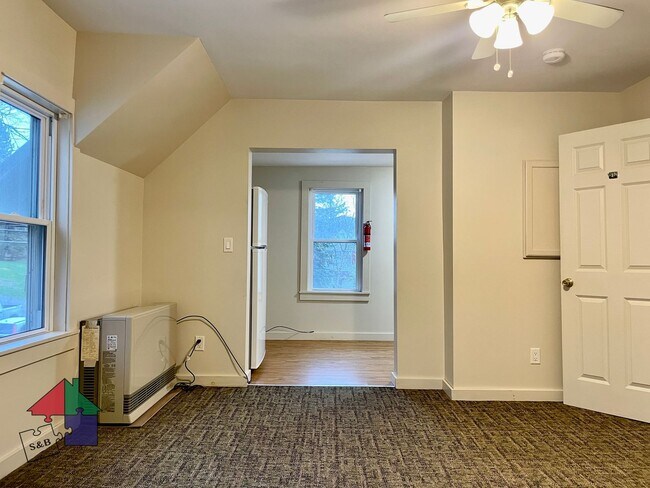 Building Photo - 293 US-302