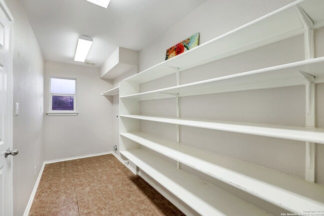 Building Photo - 547 Red Quill Nest