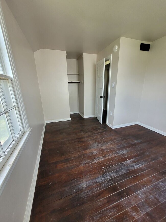 Building Photo - 3 bedroom house York