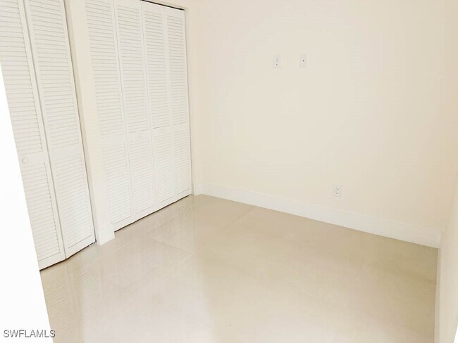 Building Photo - 15901 Pointe Cir
