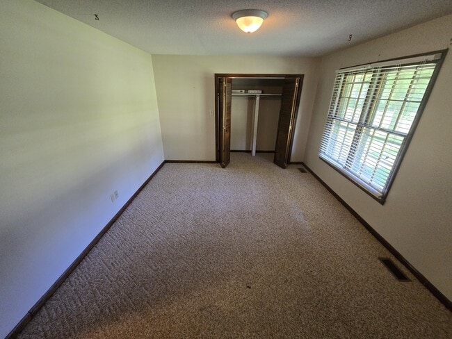 Building Photo - 117 Roman Cir