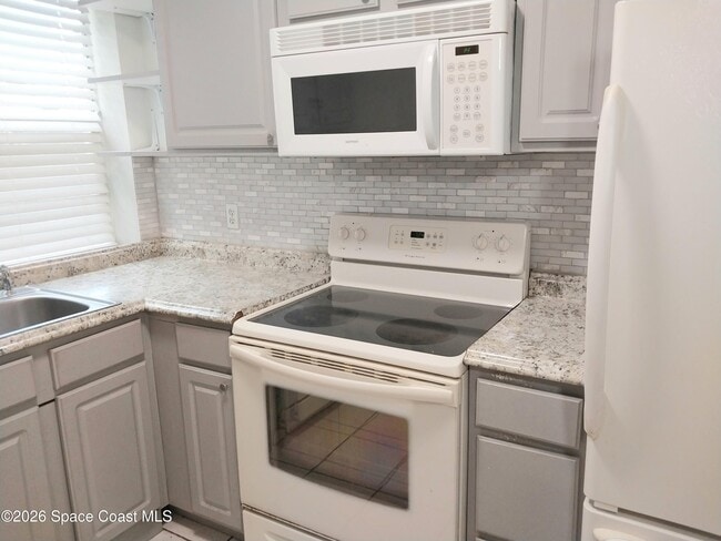 Building Photo - 1390 S Park Ave