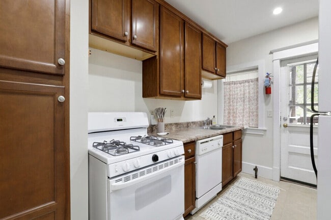 3Br, 1Ba - 603 W Green St