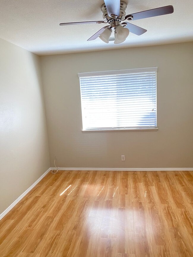 Building Photo - 1 Bed, 1 Bath Alamo Villas Condo