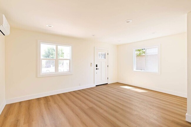 Building Photo - 342 S Ave 56