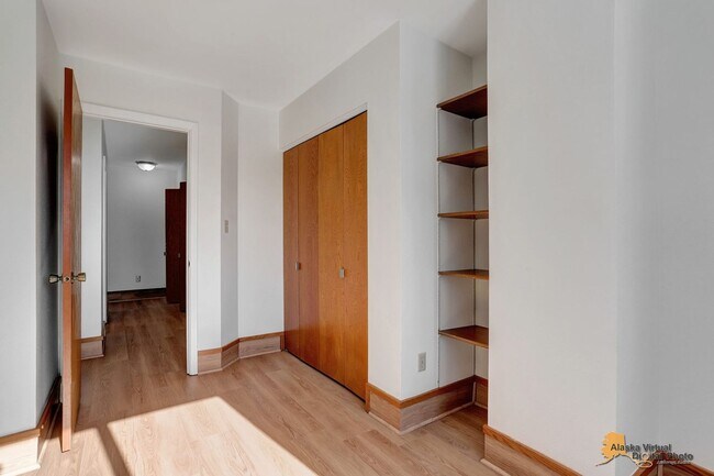 Building Photo - 2606 W 30th Ave