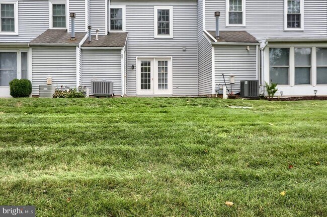 Building Photo - 730 Cambridge Ct