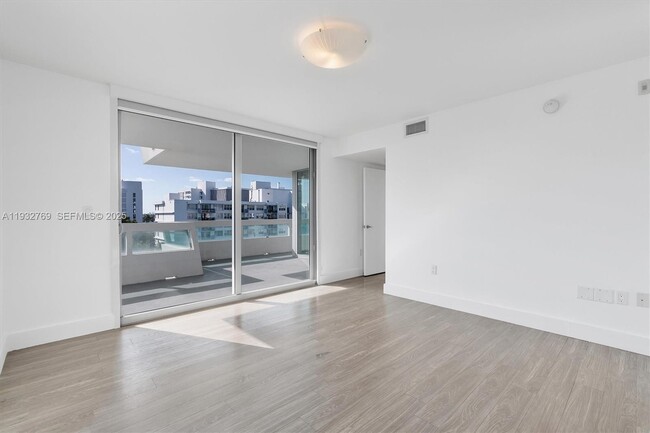 Building Photo - 1025 92nd St