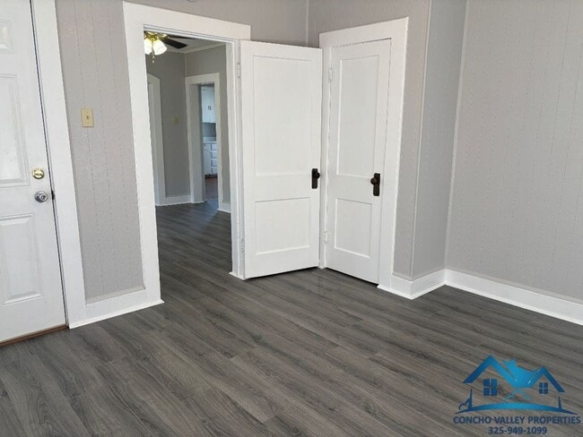 Building Photo - For Rent - 2 Bed/ 1 Bath Home