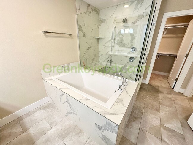 Building Photo - Gorgeous, Custom-designed 4-Bedroom Contemporary Townhouse on 3 Levels