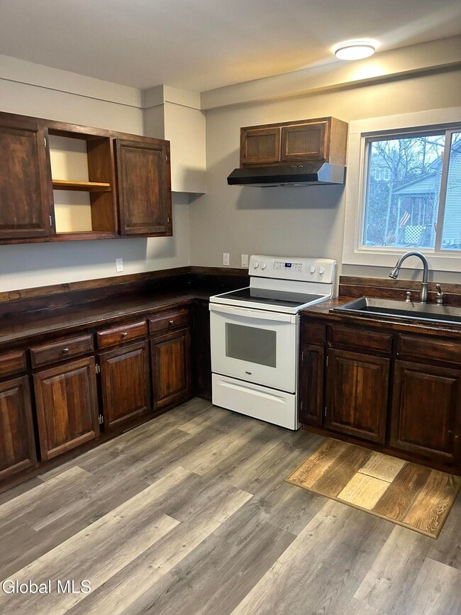 Building Photo - 9-11 Factory St