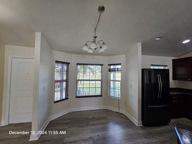 Building Photo - ** Beautifully maintained 3-bedroom, 2-bathroom single family home**