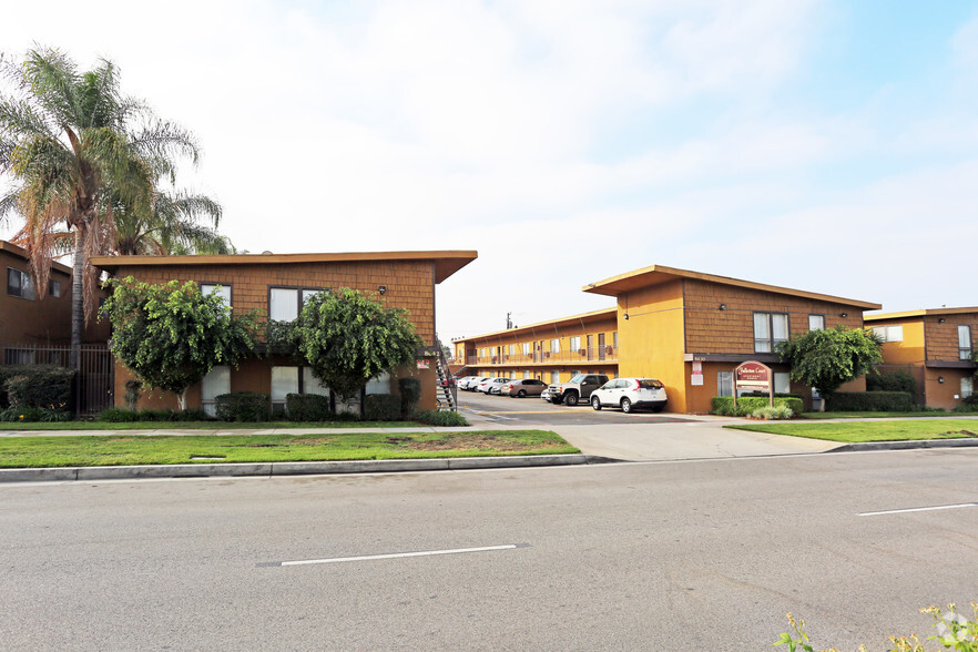 Building Photo - Fullerton Court Apartments