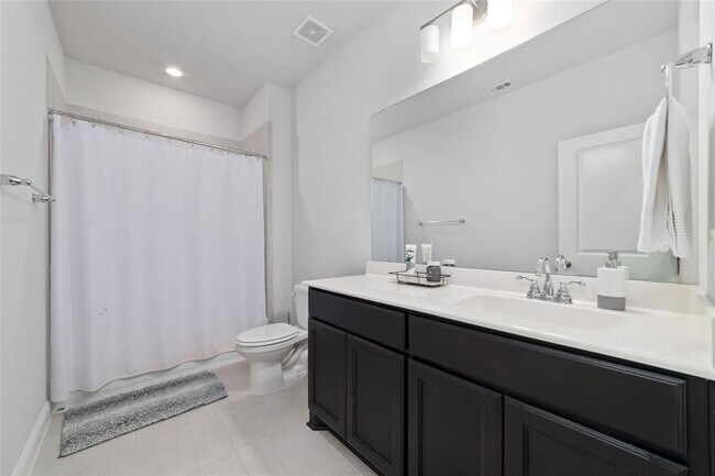 Building Photo - 728 Lake Lacosta Dr