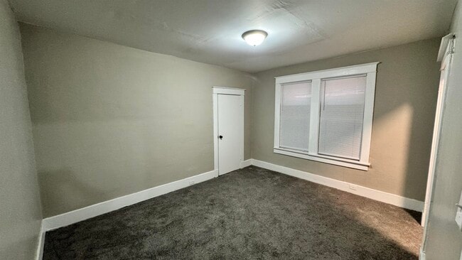 Building Photo - 919 N Willett St