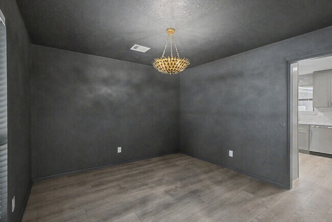 Building Photo - 34 Brushwood Ct