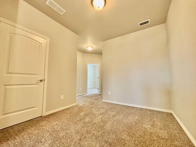 Building Photo - Beautiful 3 bed, 3 bath Townhome in West W...