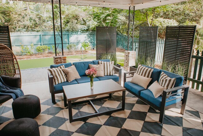 Building Photo - 946 Magnolia St SE