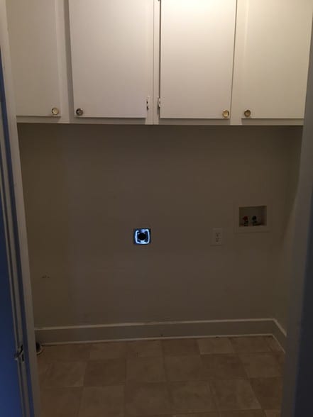 Laundry Room - 700 NW 25th St
