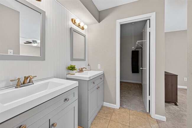 Building Photo - 4064 Belle Park Dr