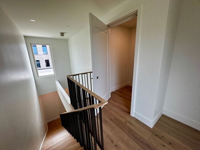 Building Photo - Luxury in the Heart of Huntsville