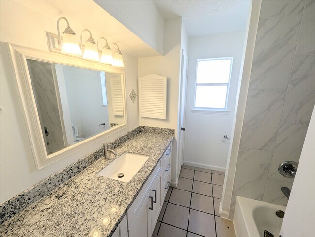 Building Photo - 17602 Crestline Rd