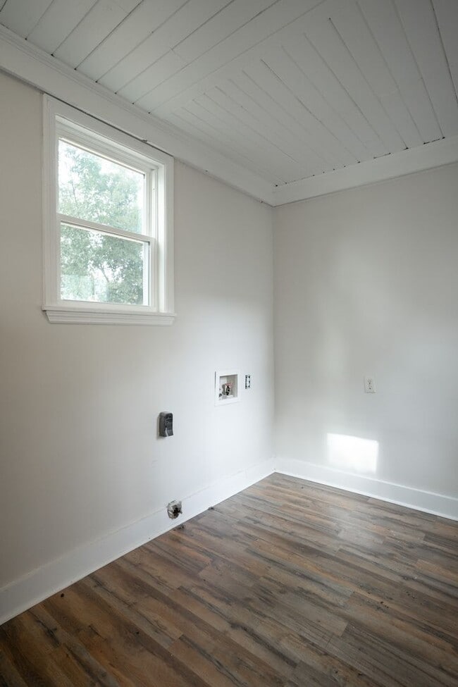 Building Photo - 2001 Hiram Rd